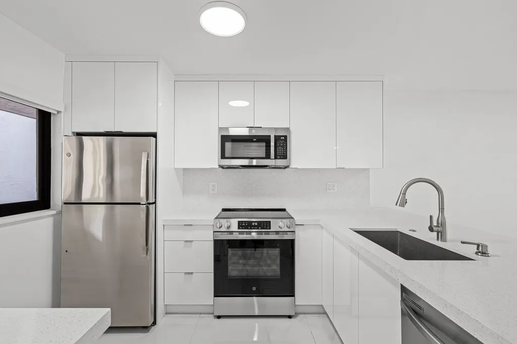 510 W Park Drive Miami FL 33172