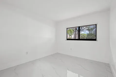 510 W Park Drive Miami FL 33172