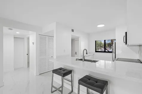 510 W Park Drive Miami FL 33172