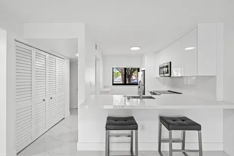 510 W Park Drive Miami FL 33172