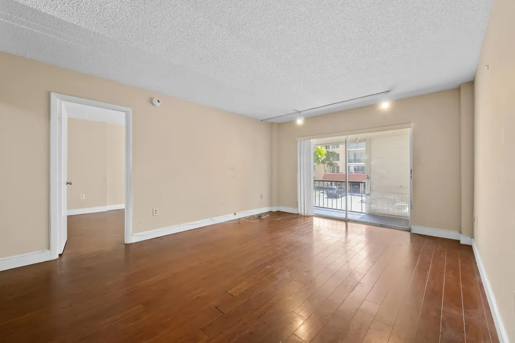 4156 Inverrary Drive Lauderhill FL 33319