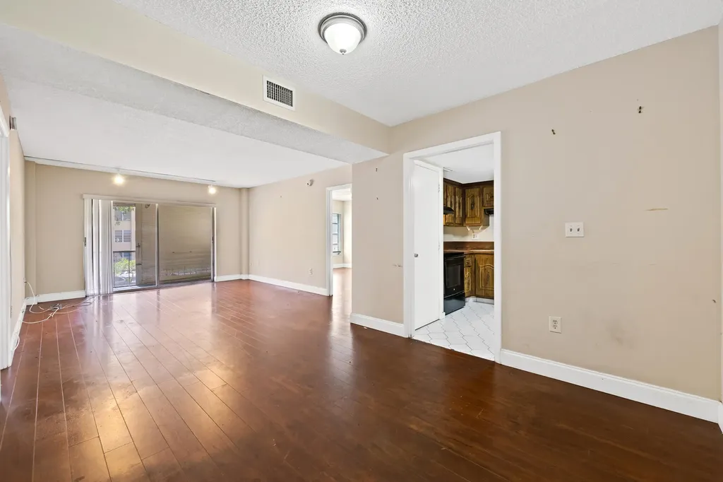 4156 Inverrary Drive Lauderhill FL 33319
