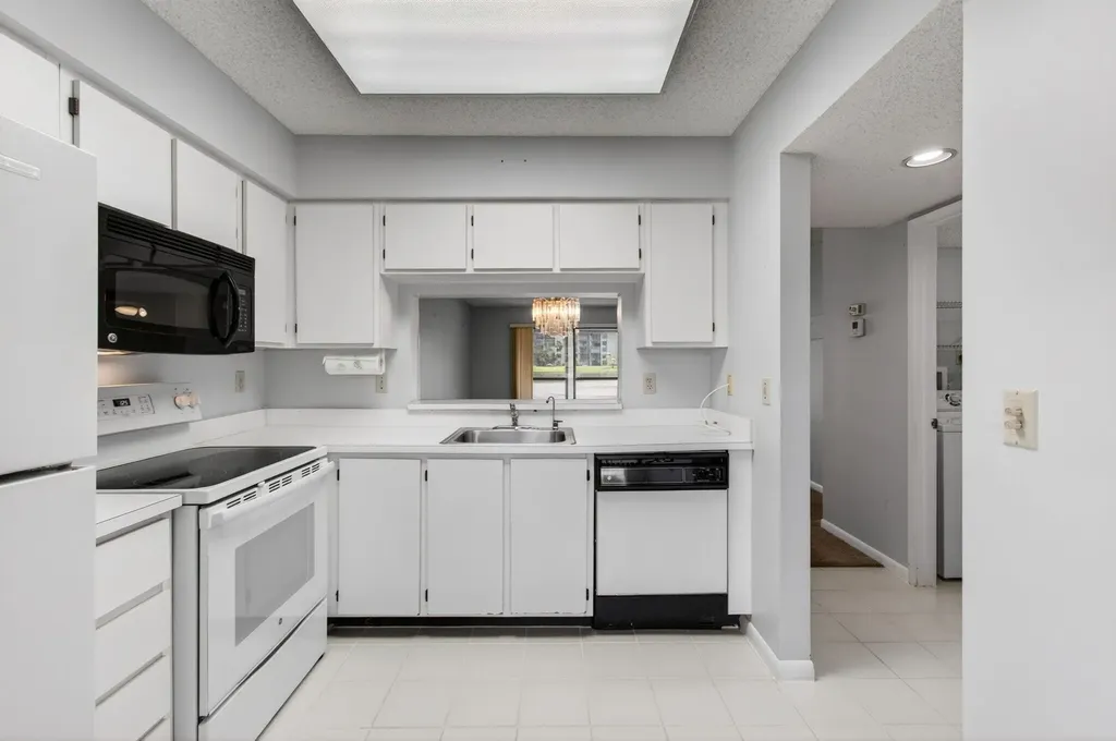 6655 Kensington Lane Delray Beach FL 33446