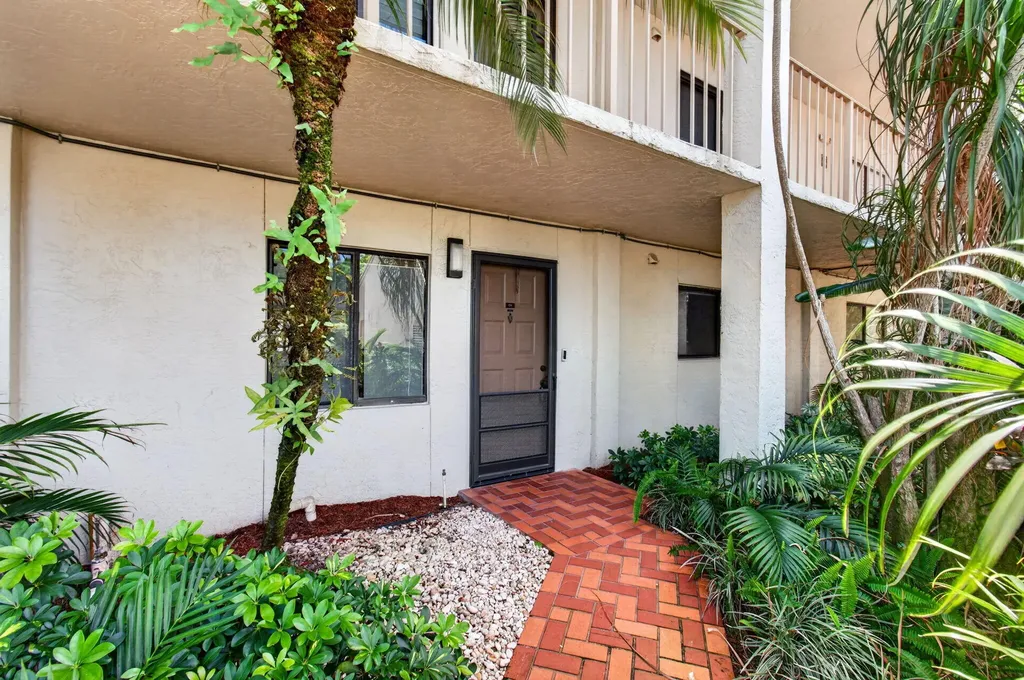 6655 Kensington Lane Delray Beach FL 33446