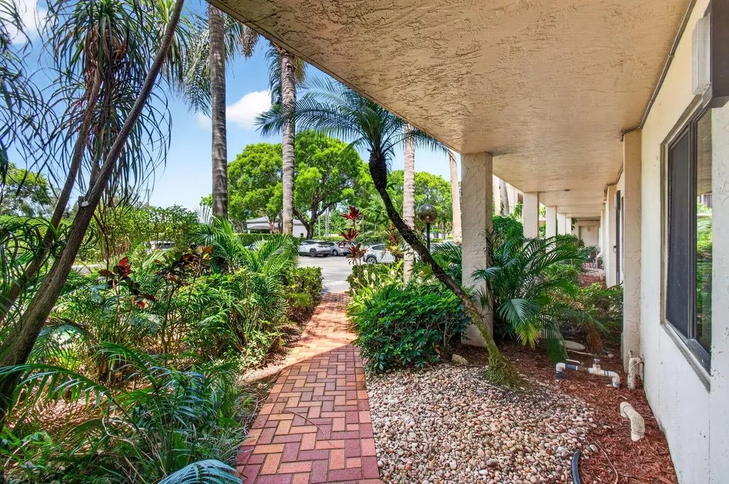 6655 Kensington Lane Delray Beach FL 33446