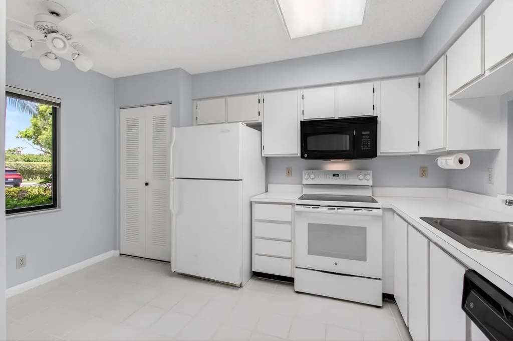 6655 Kensington Lane Delray Beach FL 33446