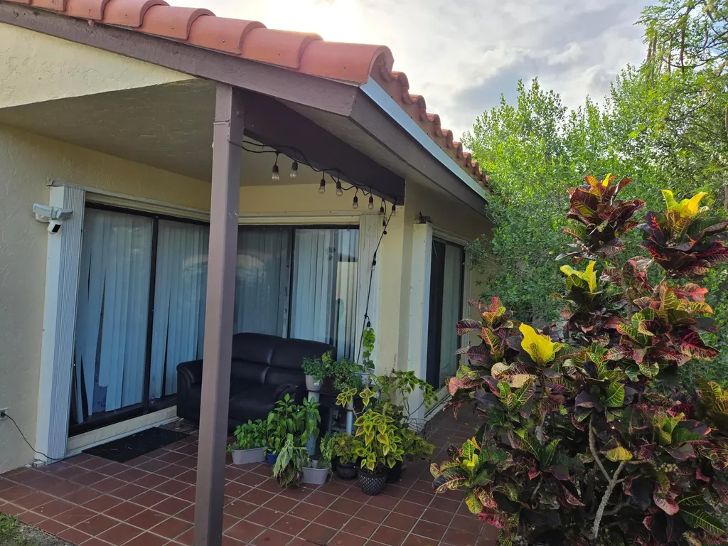 2835 Sand Pines Lake Worth FL 33462
