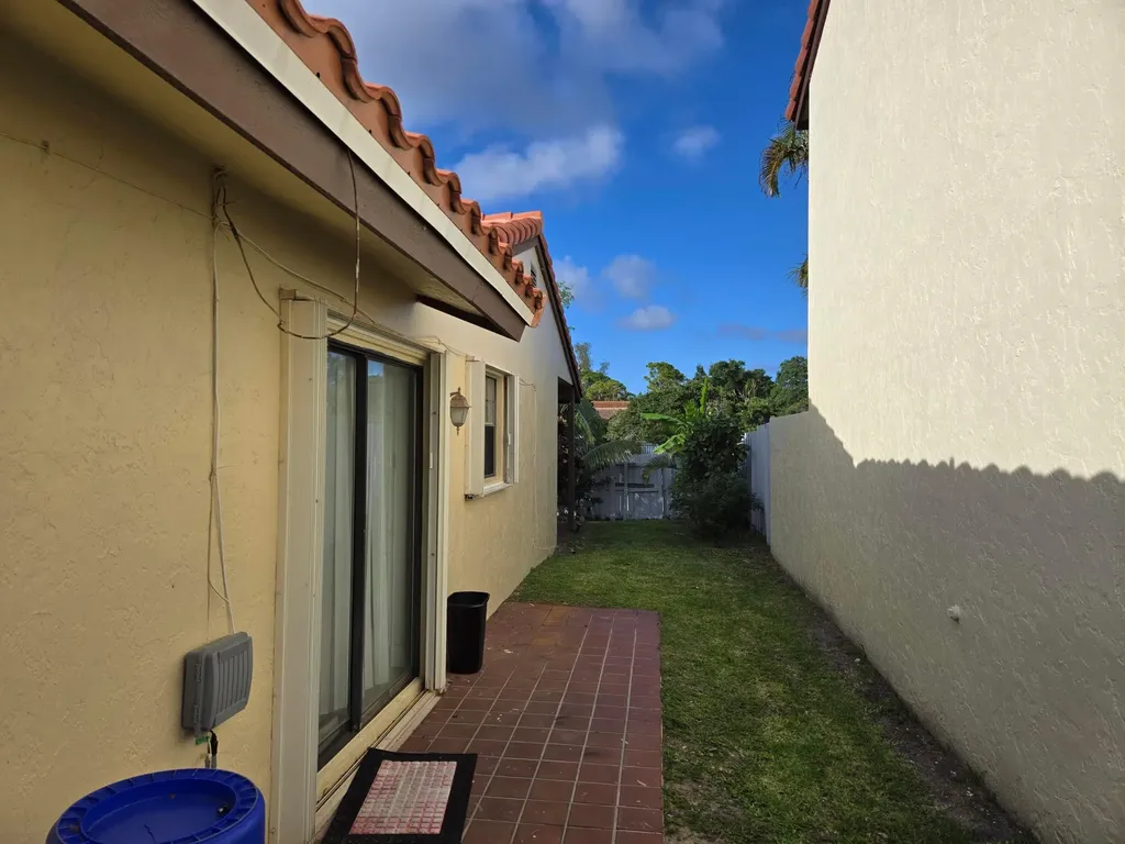 2835 Sand Pines Lake Worth FL 33462