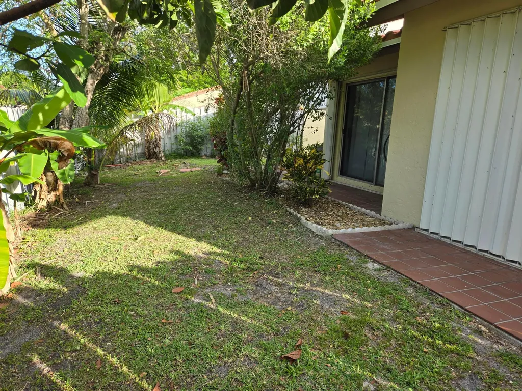 2835 Sand Pines Lake Worth FL 33462
