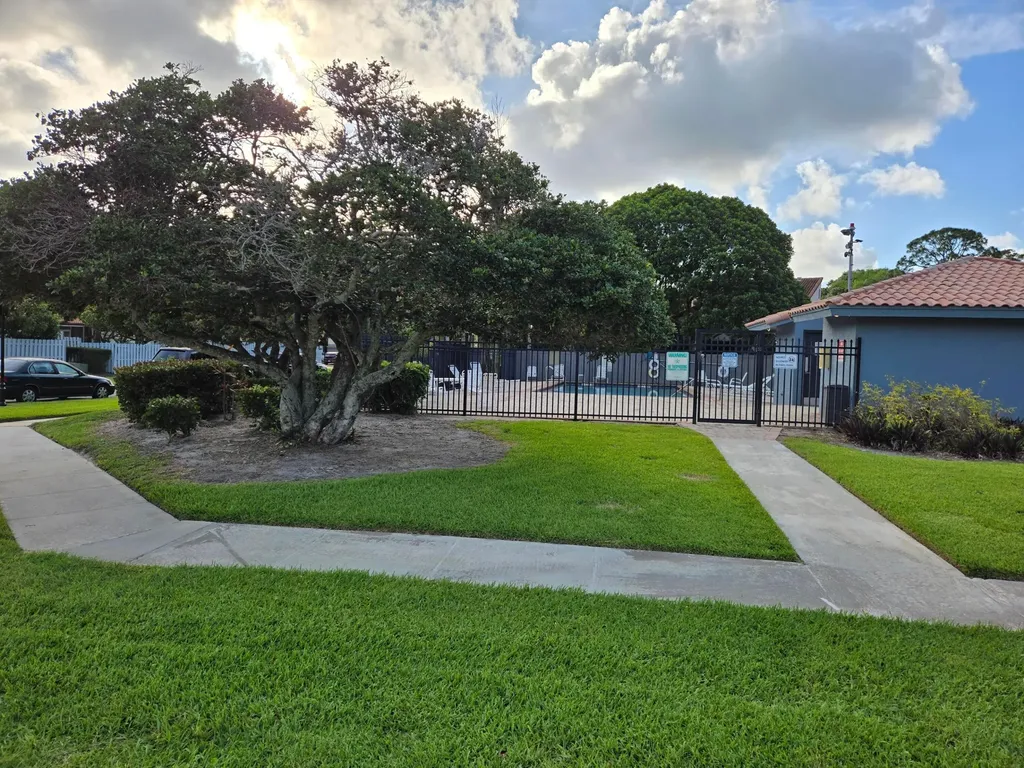 2835 Sand Pines Lake Worth FL 33462