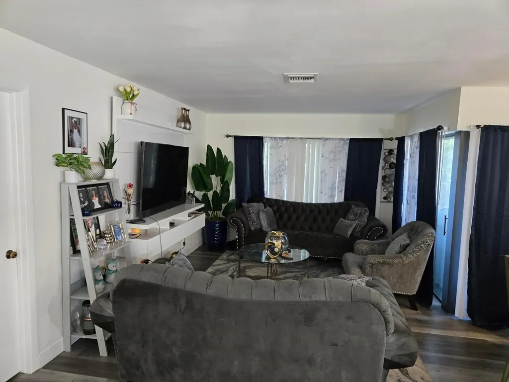 2835 Sand Pines Lake Worth FL 33462