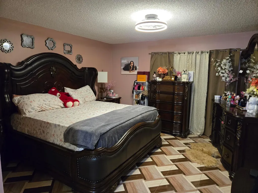 2835 Sand Pines Lake Worth FL 33462