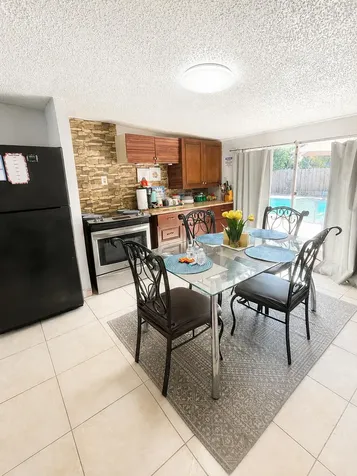 2940 Avenue Riviera Beach FL 33404