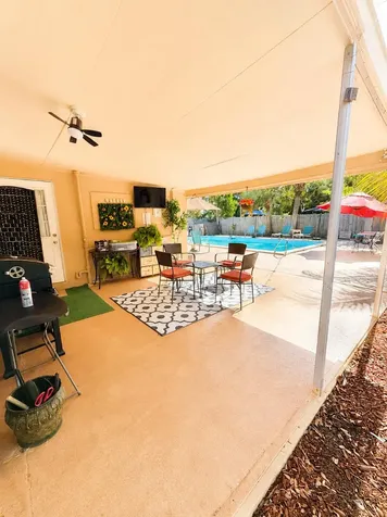 2940 Avenue Riviera Beach FL 33404