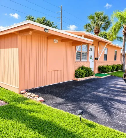 2940 Avenue Riviera Beach FL 33404