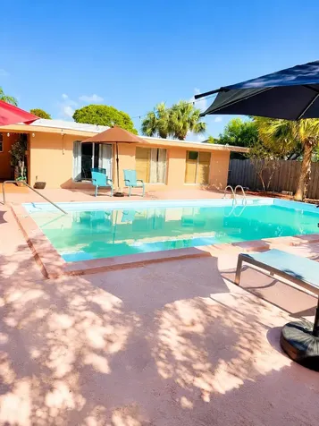 2940 Avenue Riviera Beach FL 33404