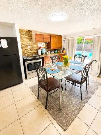 2940 Avenue Riviera Beach FL 33404