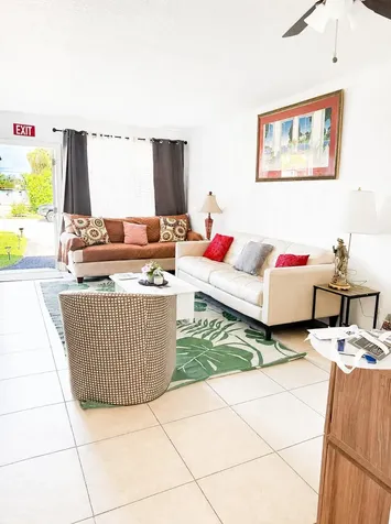 2940 Avenue Riviera Beach FL 33404