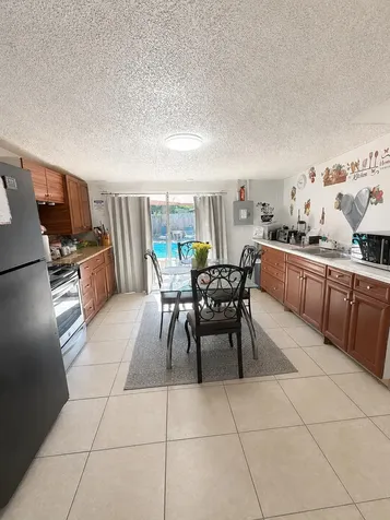 2940 Avenue Riviera Beach FL 33404