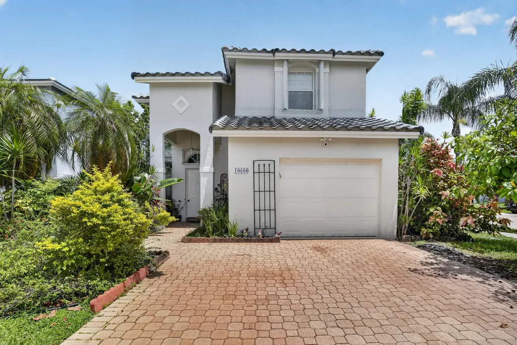 10690 NW 2nd Circle Pembroke Pines FL 33026