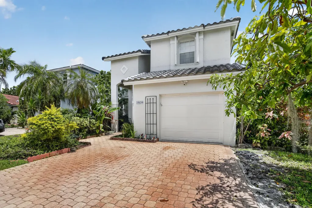 10690 NW 2nd Circle Pembroke Pines FL 33026