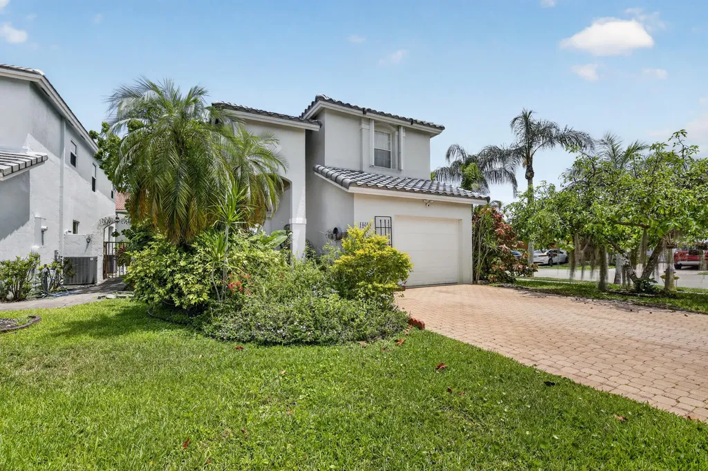 10690 NW 2nd Circle Pembroke Pines FL 33026