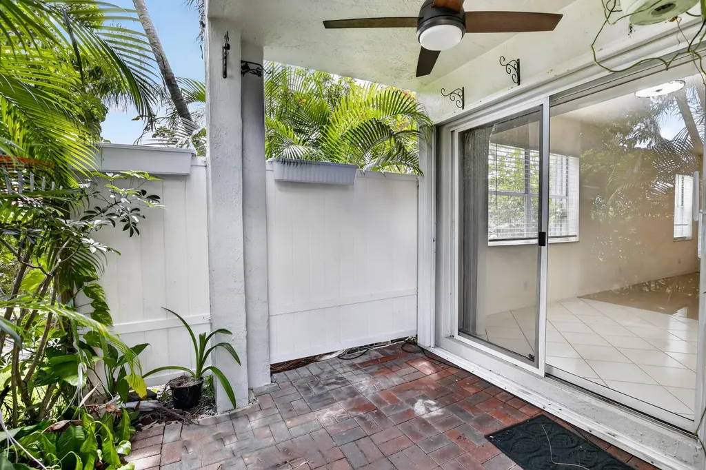 10690 NW 2nd Circle Pembroke Pines FL 33026