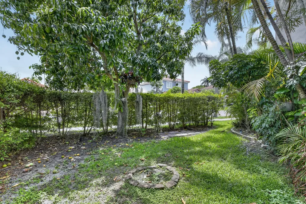10690 NW 2nd Circle Pembroke Pines FL 33026