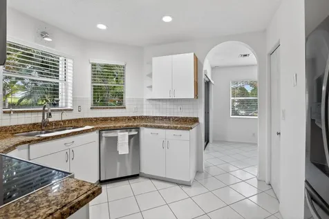 10690 NW 2nd Circle Pembroke Pines FL 33026