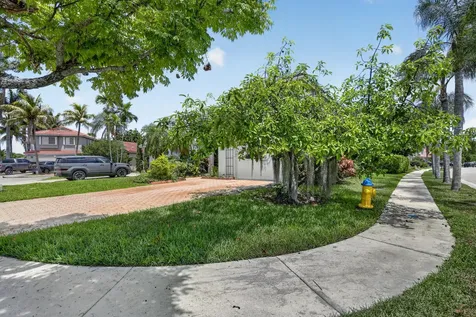 10690 NW 2nd Circle Pembroke Pines FL 33026