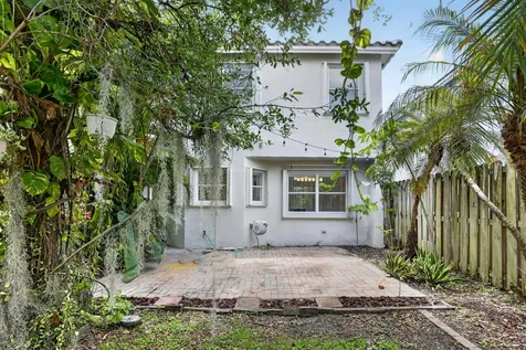 10690 NW 2nd Circle Pembroke Pines FL 33026