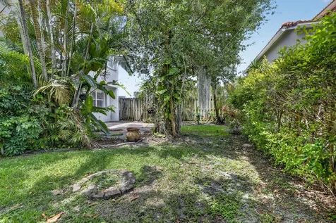 10690 NW 2nd Circle Pembroke Pines FL 33026