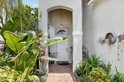 10690 NW 2nd Circle Pembroke Pines FL 33026