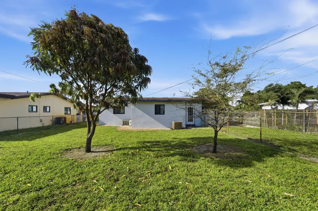 837 NW 41st Street Oakland Park FL 33309