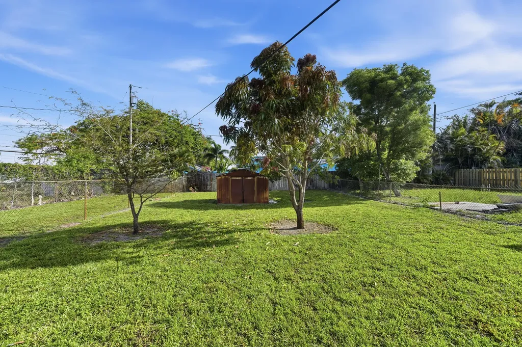 837 NW 41st Street Oakland Park FL 33309