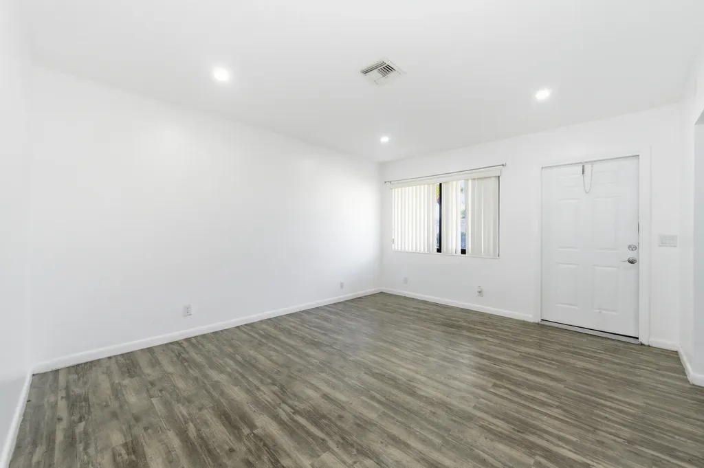 837 NW 41st Street Oakland Park FL 33309