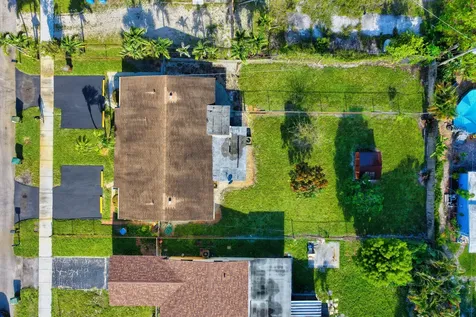 837 NW 41st Street Oakland Park FL 33309