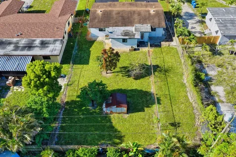 837 NW 41st Street Oakland Park FL 33309