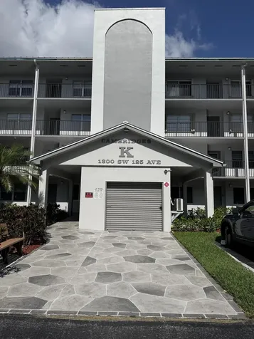 1300 SW 125th Avenue Pembroke Pines FL 33027