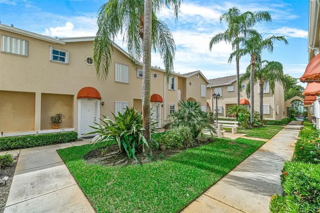338 Waterside Drive Hypoluxo FL 33462
