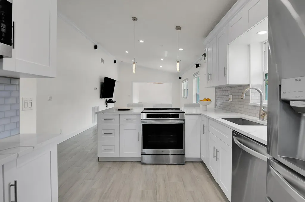 8182 Springtree Road Boca Raton FL 33496