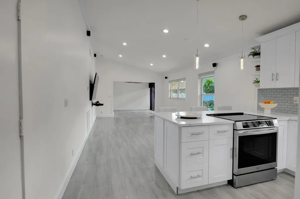 8182 Springtree Road Boca Raton FL 33496