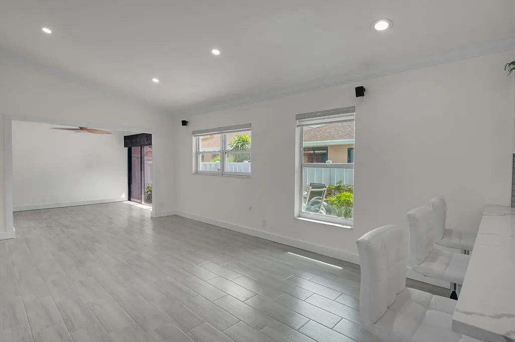 8182 Springtree Road Boca Raton FL 33496