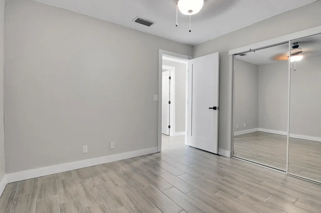8182 Springtree Road Boca Raton FL 33496
