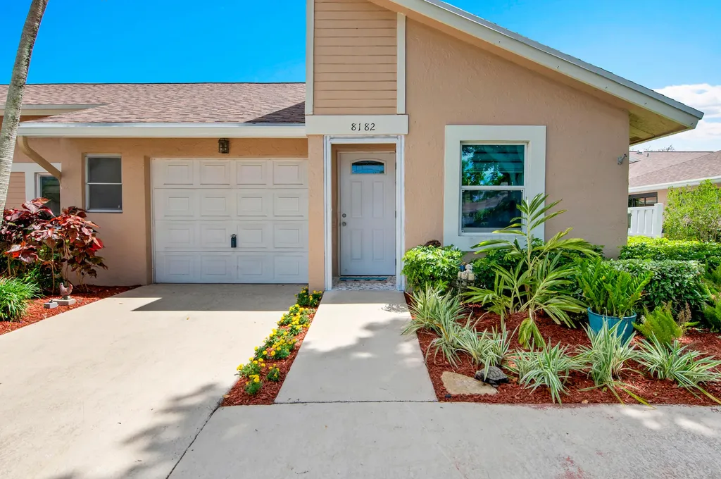 8182 Springtree Road Boca Raton FL 33496