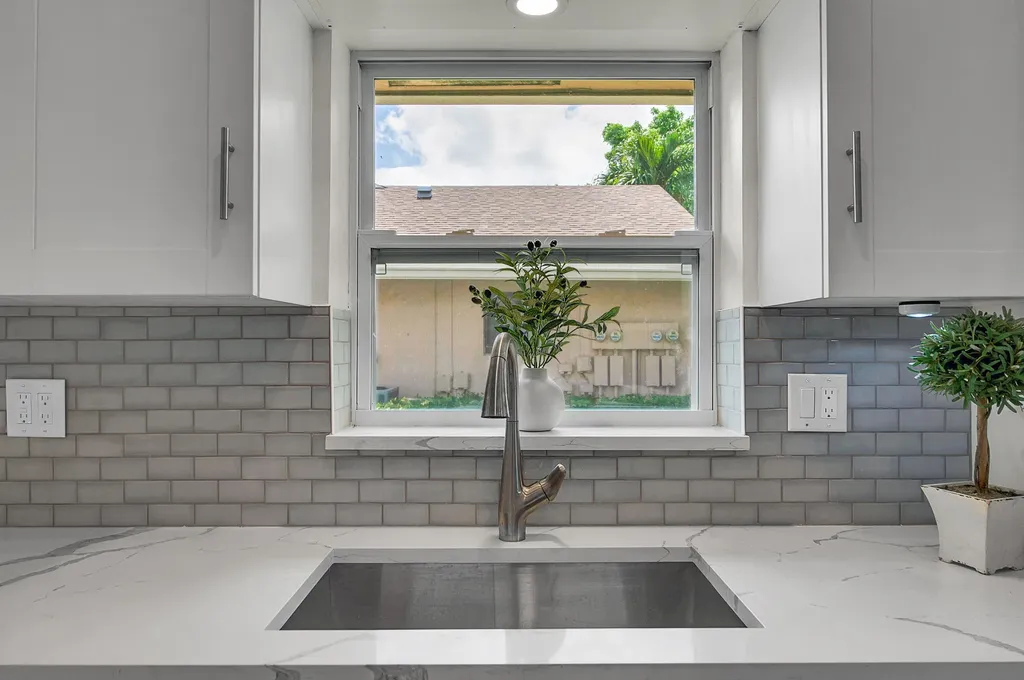 8182 Springtree Road Boca Raton FL 33496