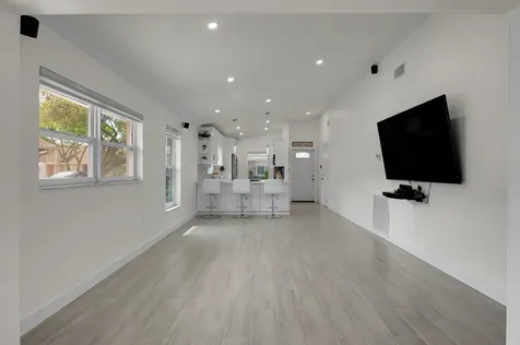 8182 Springtree Road Boca Raton FL 33496