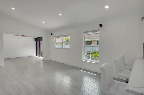 8182 Springtree Road Boca Raton FL 33496