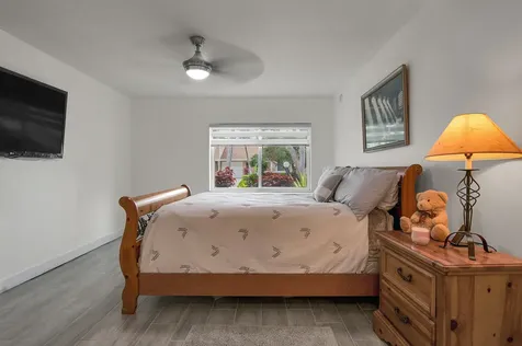 8182 Springtree Road Boca Raton FL 33496