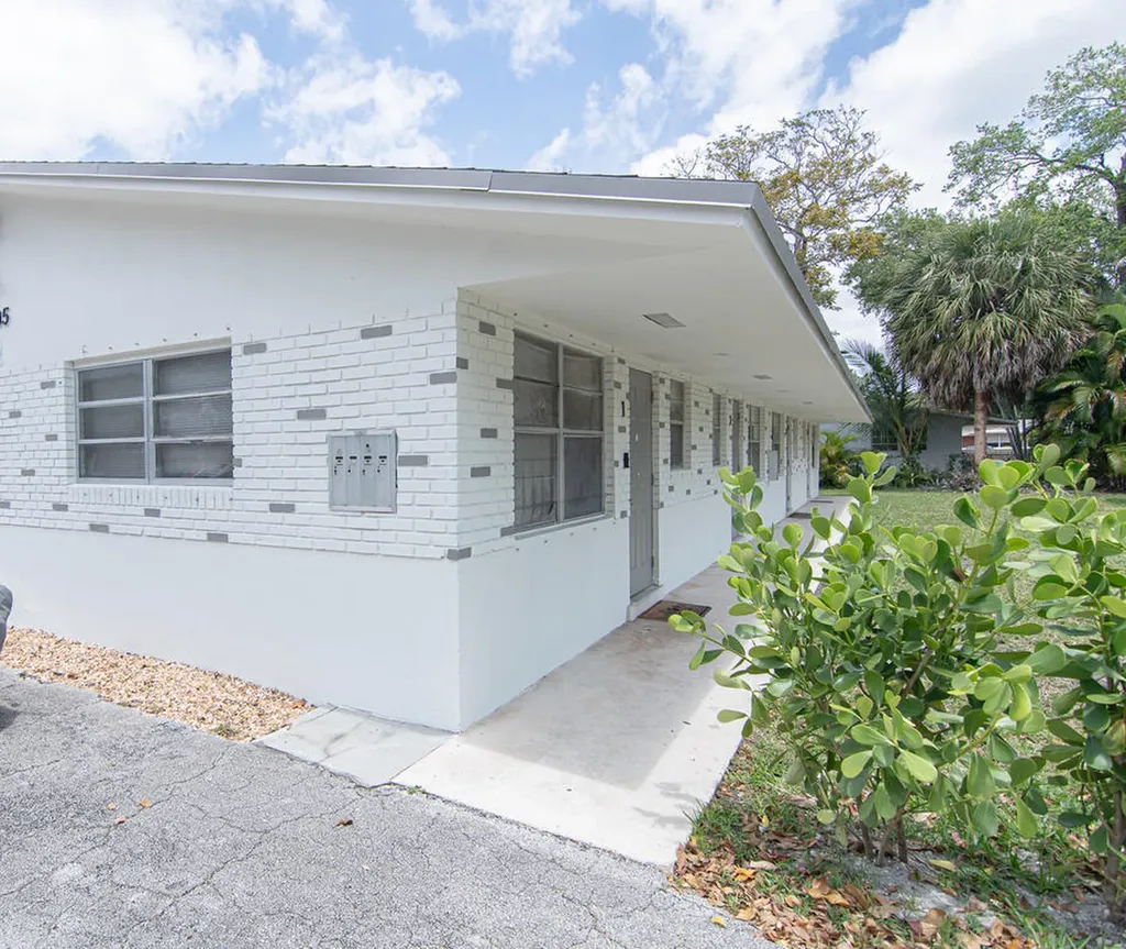 1605 SW 11th Court Fort Lauderdale FL 33312